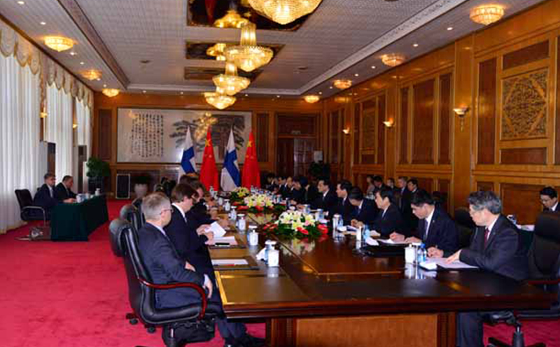 2013達(dá)沃斯李克強(qiáng)會(huì)見比利時(shí)首相迪呂波